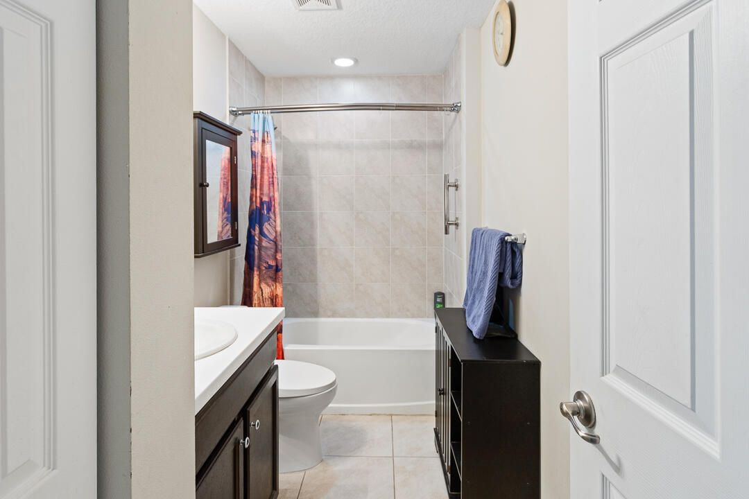 For Sale: $450,000 (4 beds, 2 baths, 1833 Square Feet)