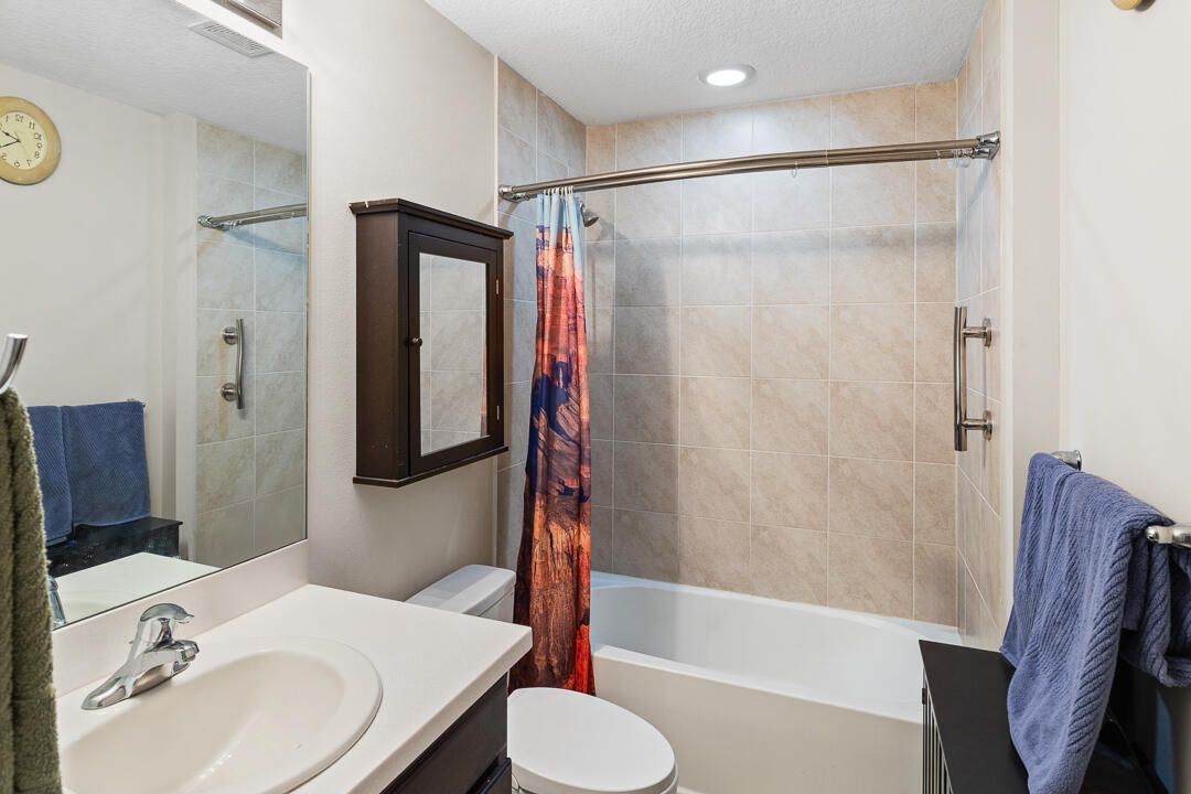 For Sale: $450,000 (4 beds, 2 baths, 1833 Square Feet)