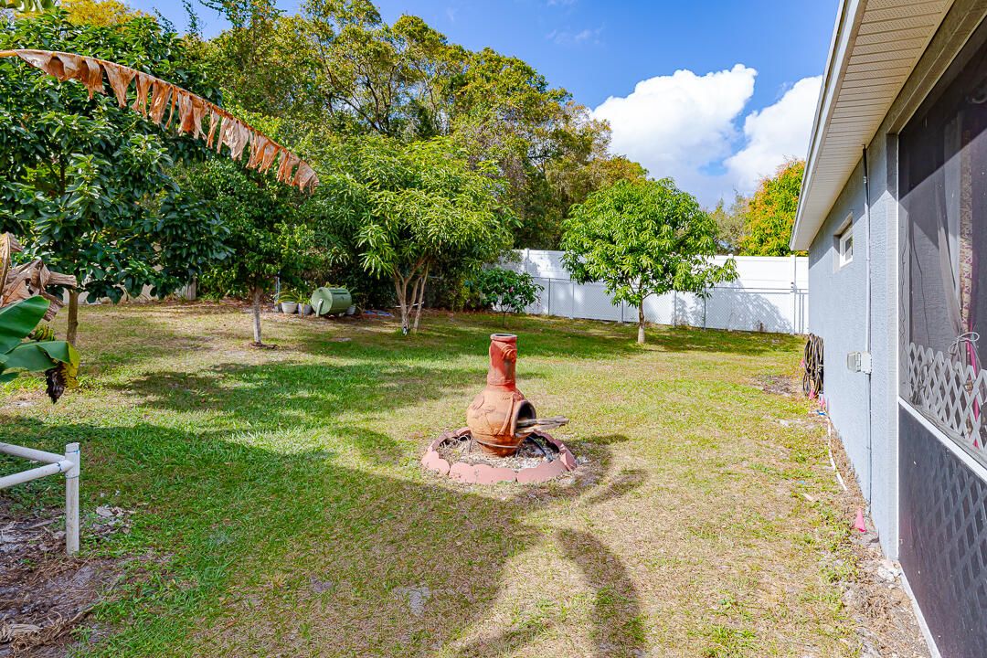 For Sale: $450,000 (4 beds, 2 baths, 1833 Square Feet)