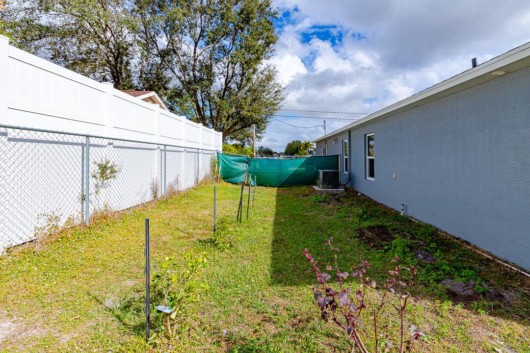 For Sale: $450,000 (4 beds, 2 baths, 1833 Square Feet)