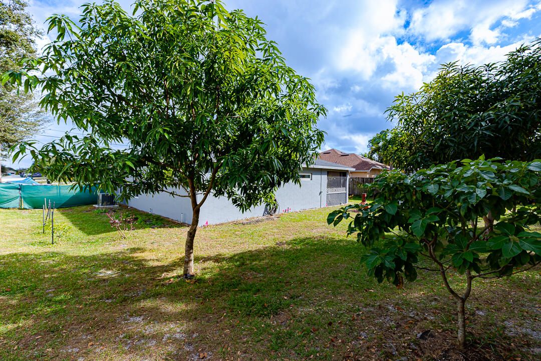 For Sale: $450,000 (4 beds, 2 baths, 1833 Square Feet)