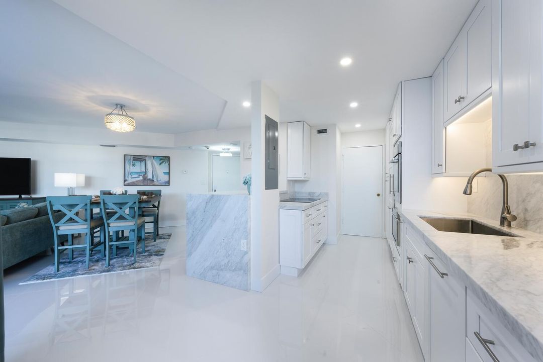 For Sale: $499,000 (1 beds, 1 baths, 1077 Square Feet)