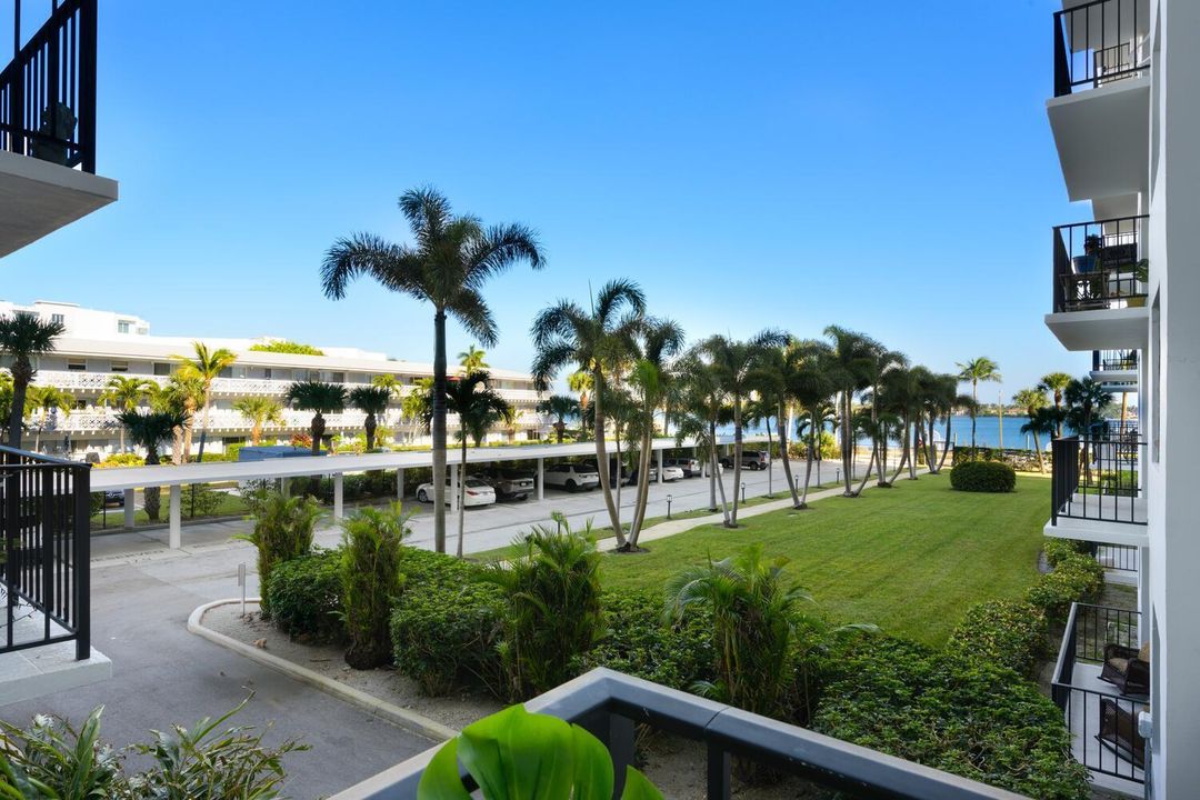 For Sale: $499,000 (1 beds, 1 baths, 1077 Square Feet)