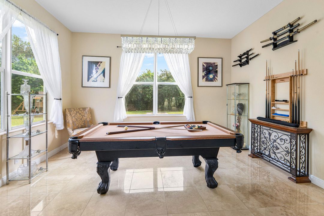 На продажу: $949,999 (6 спален, 4 ванн, 4428 Квадратных фут)