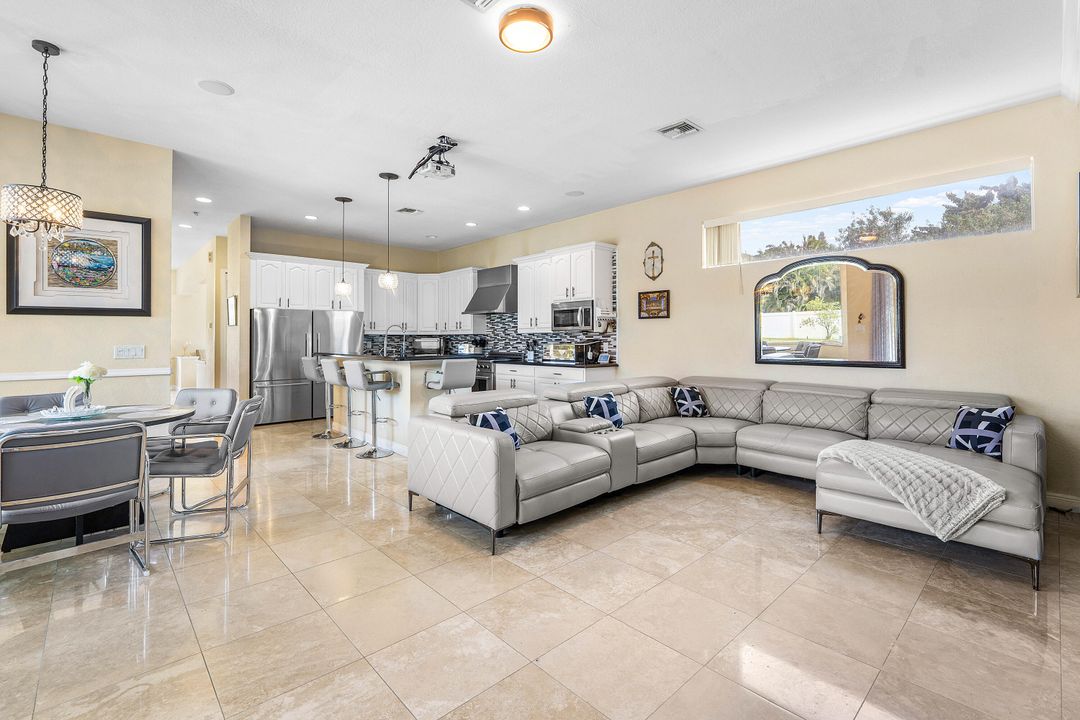 На продажу: $949,999 (6 спален, 4 ванн, 4428 Квадратных фут)