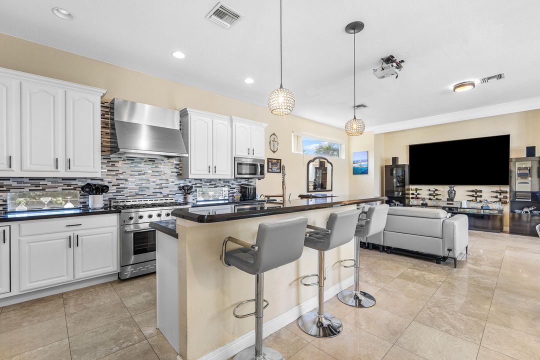 На продажу: $949,999 (6 спален, 4 ванн, 4428 Квадратных фут)