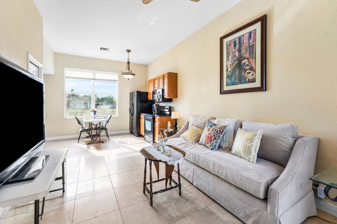 На продажу: $949,999 (6 спален, 4 ванн, 4428 Квадратных фут)