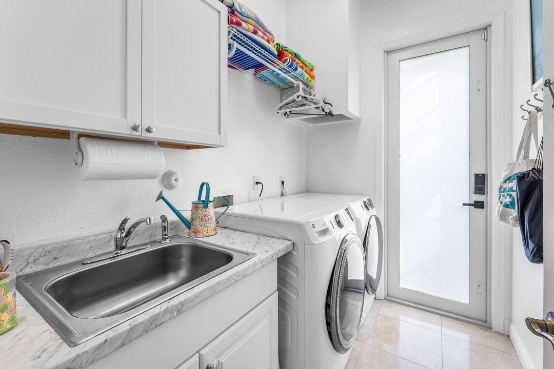 На продажу: $949,999 (6 спален, 4 ванн, 4428 Квадратных фут)