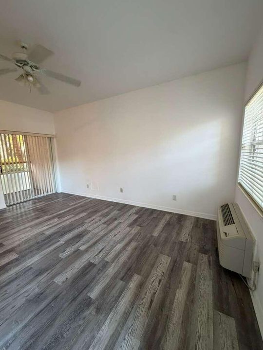For Rent: $1,200 (1 beds, 1 baths, 450 Square Feet)