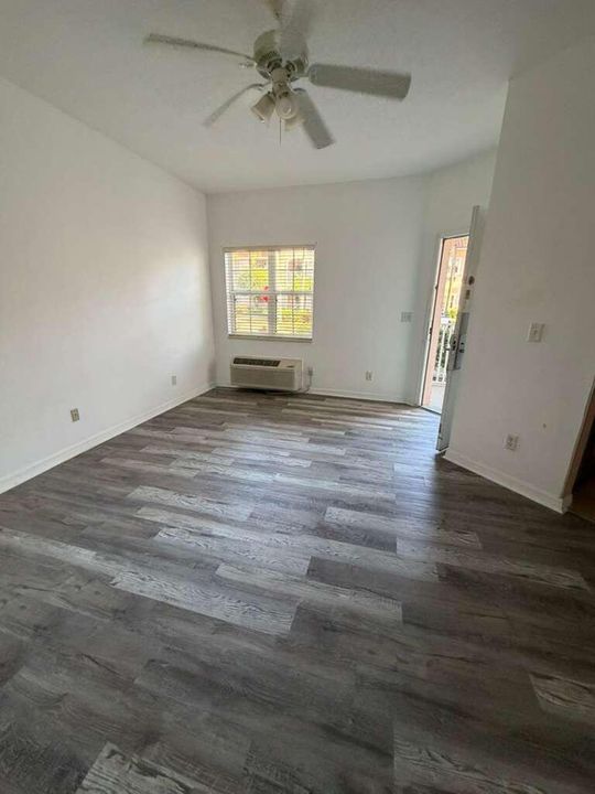 For Rent: $1,200 (1 beds, 1 baths, 450 Square Feet)