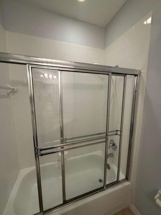 For Rent: $1,200 (1 beds, 1 baths, 450 Square Feet)