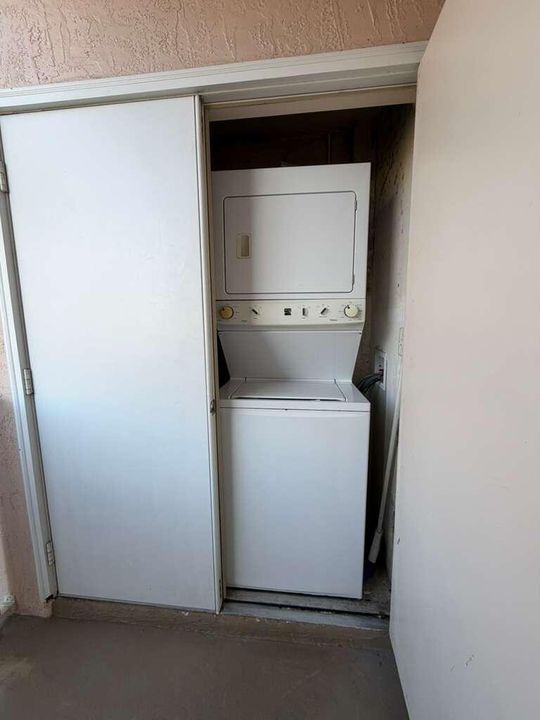 For Rent: $1,200 (1 beds, 1 baths, 450 Square Feet)