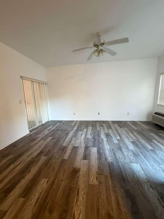 For Rent: $1,200 (1 beds, 1 baths, 450 Square Feet)