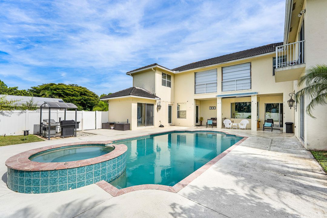 На продажу: $949,999 (6 спален, 4 ванн, 4428 Квадратных фут)