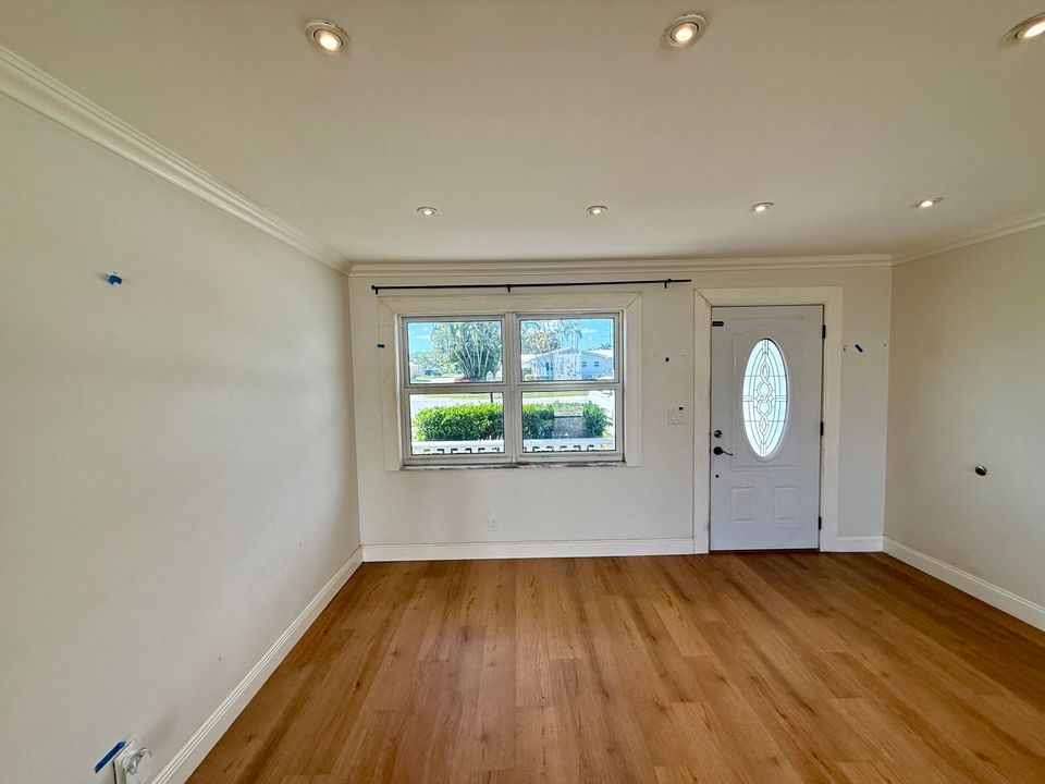 For Rent: $2,700 (2 beds, 2 baths, 1077 Square Feet)