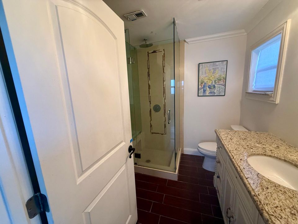 For Rent: $2,700 (2 beds, 2 baths, 1077 Square Feet)