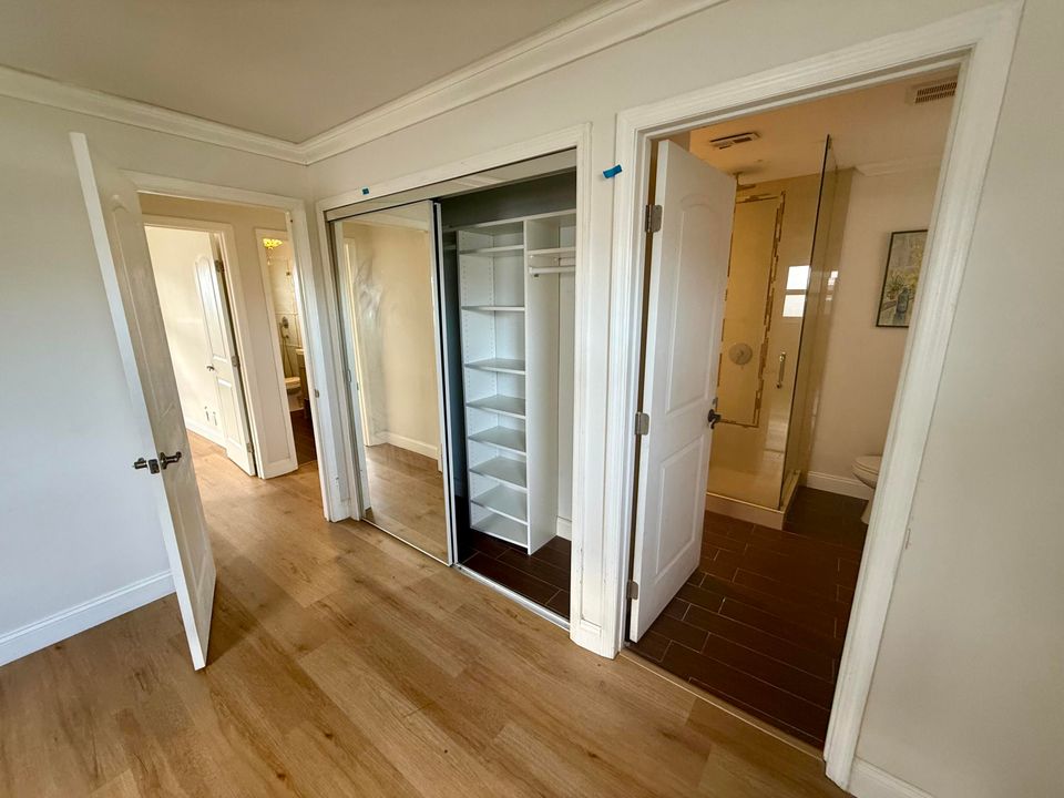 For Rent: $2,700 (2 beds, 2 baths, 1077 Square Feet)