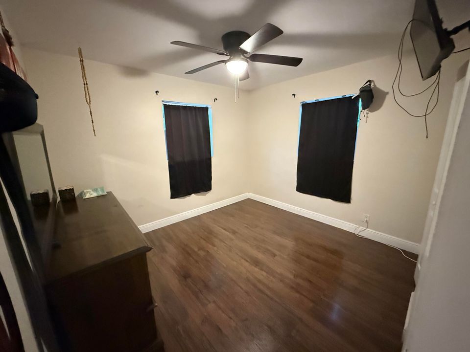 出租: $3,000 (3 贝兹, 2 浴室, 1164 平方英尺)