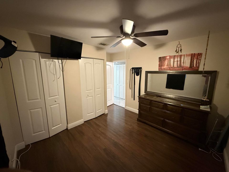 出租: $3,000 (3 贝兹, 2 浴室, 1164 平方英尺)