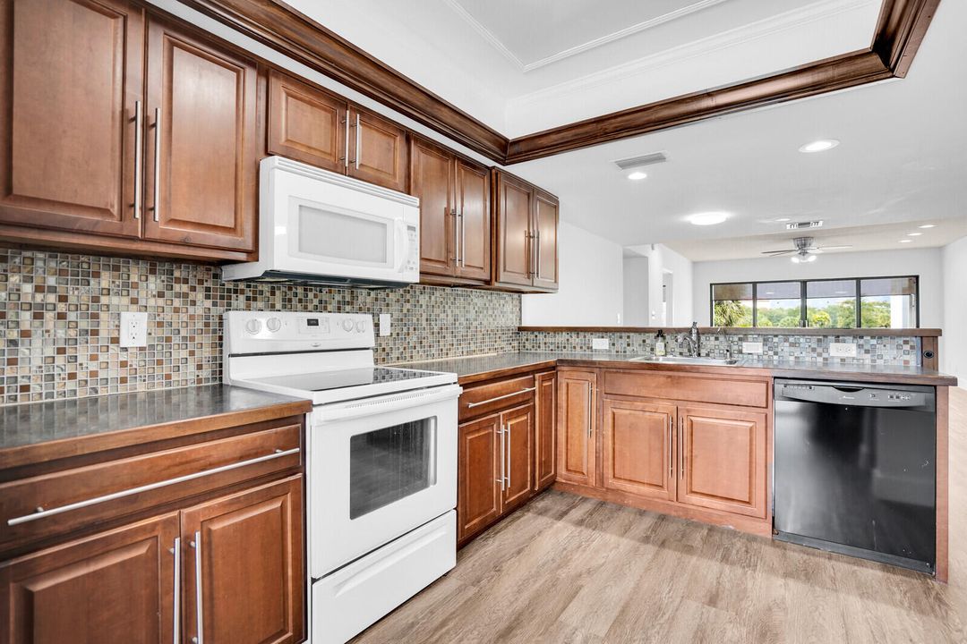 For Rent: $2,750 (2 beds, 2 baths, 1230 Square Feet)