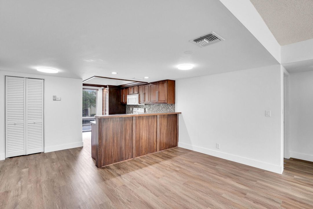 For Rent: $2,750 (2 beds, 2 baths, 1230 Square Feet)