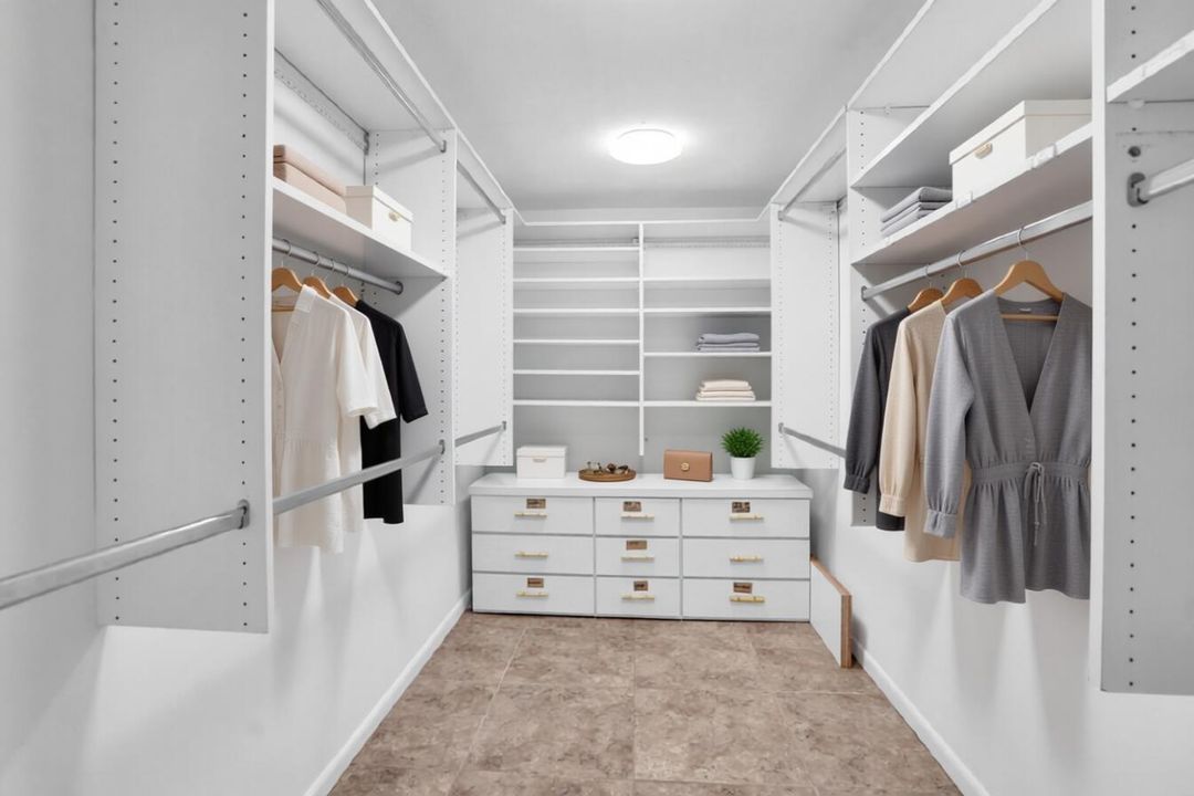 For Rent: $2,750 (2 beds, 2 baths, 1230 Square Feet)