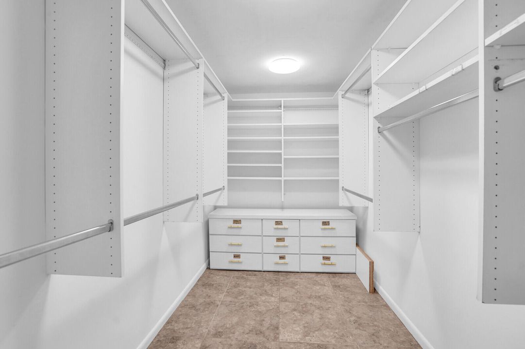 For Rent: $2,750 (2 beds, 2 baths, 1230 Square Feet)