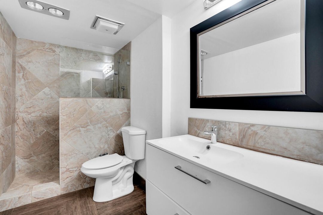 For Rent: $2,750 (2 beds, 2 baths, 1230 Square Feet)