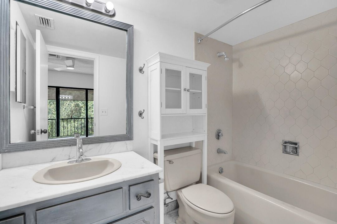 For Rent: $2,750 (2 beds, 2 baths, 1230 Square Feet)