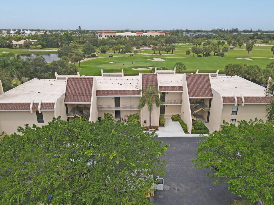 For Rent: $2,750 (2 beds, 2 baths, 1230 Square Feet)