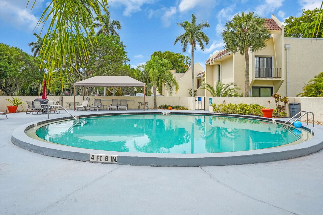 For Rent: $2,750 (2 beds, 2 baths, 1230 Square Feet)