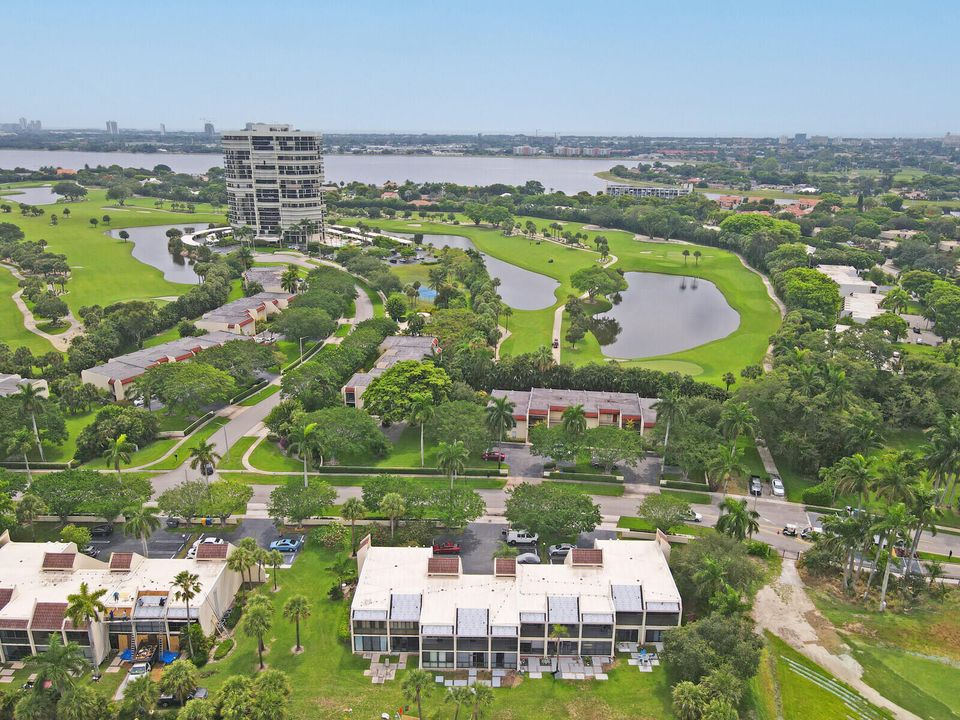 For Rent: $2,750 (2 beds, 2 baths, 1230 Square Feet)