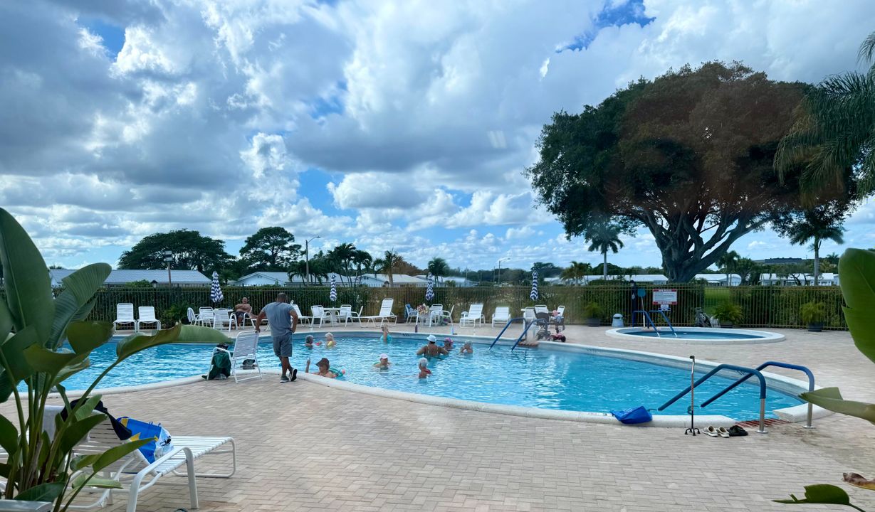 For Rent: $2,700 (2 beds, 2 baths, 1077 Square Feet)