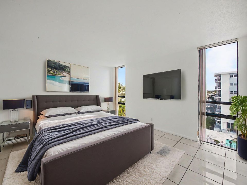 На продажу: $325,000 (2 спален, 2 ванн, 1032 Квадратных фут)