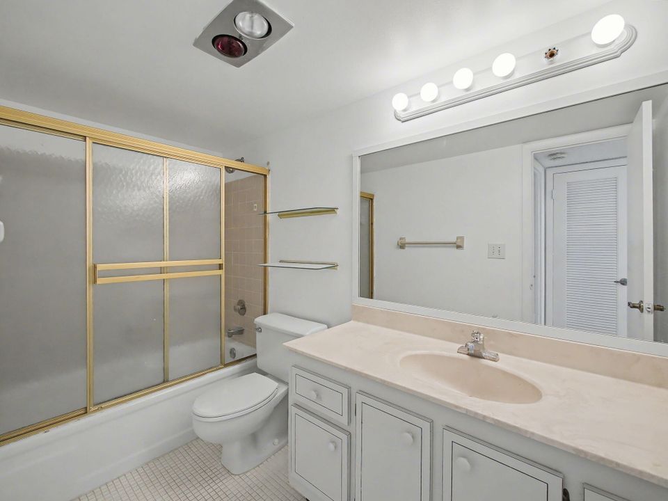 На продажу: $325,000 (2 спален, 2 ванн, 1032 Квадратных фут)