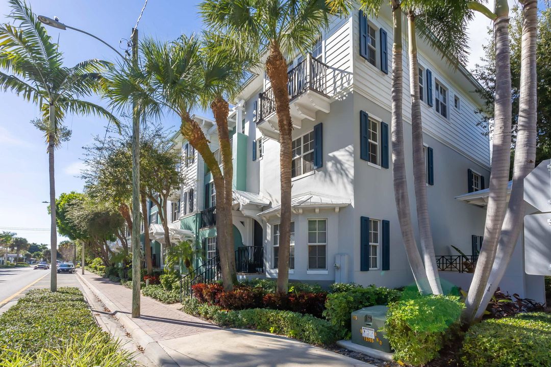 En Venta: $1,100,000 (3 camas, 3 baños, 2046 Pies cuadrados)