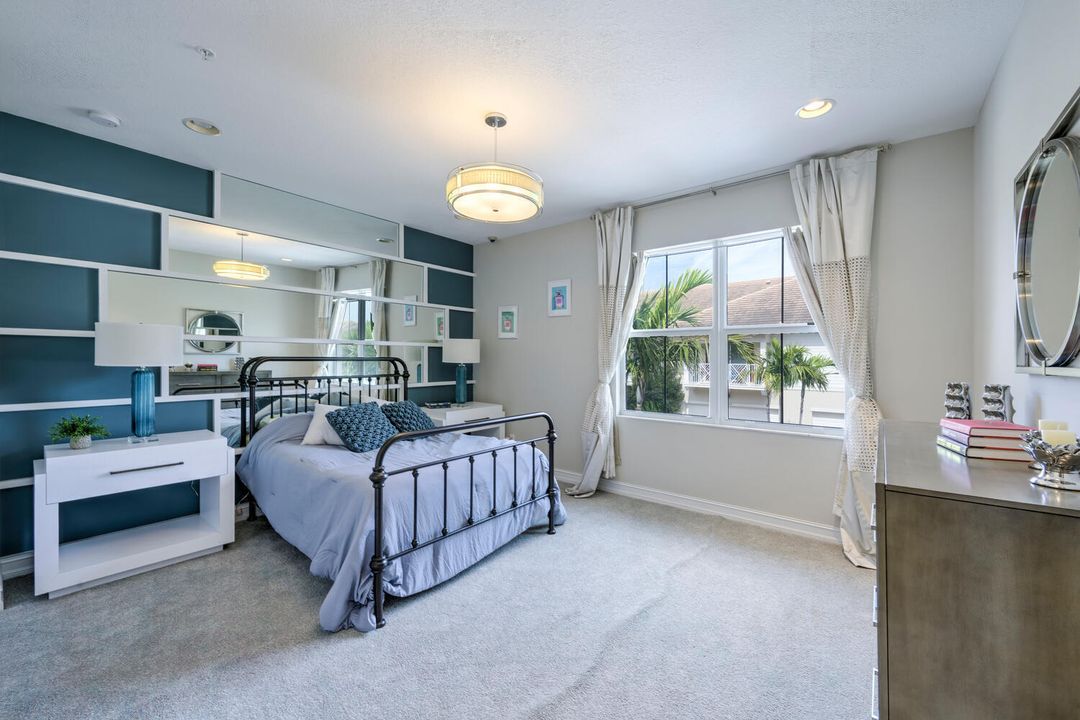 En Renta: $5,250 (3 camas, 2 baños, 2138 Pies cuadrados)