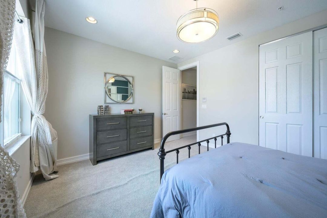 En Renta: $5,250 (3 camas, 2 baños, 2138 Pies cuadrados)