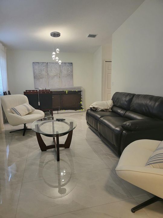 待售: $589,000 (4 贝兹, 2 浴室, 1589 平方英尺)