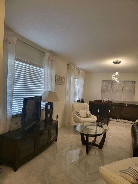 待售: $589,000 (4 贝兹, 2 浴室, 1589 平方英尺)