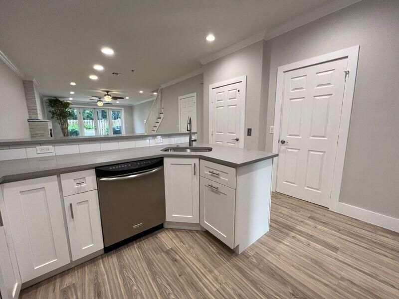 出租: $5,500 (4 贝兹, 4 浴室, 2864 平方英尺)