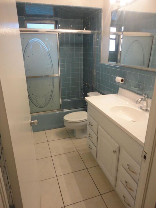 出租: $3,200 (2 贝兹, 2 浴室, 1300 平方英尺)