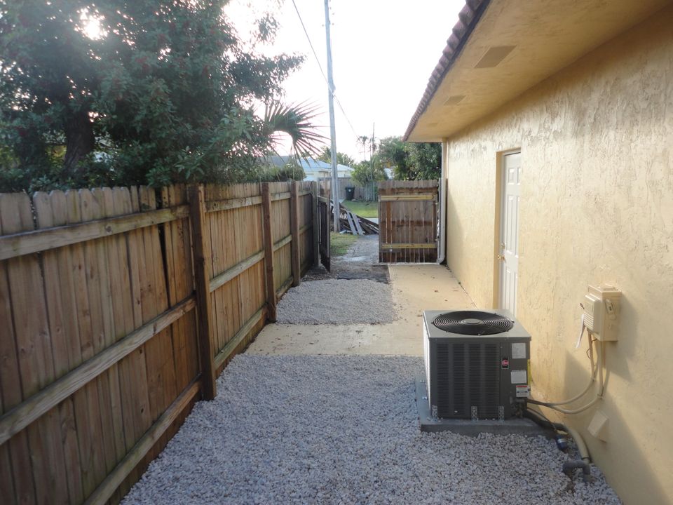 出租: $3,200 (2 贝兹, 2 浴室, 1300 平方英尺)