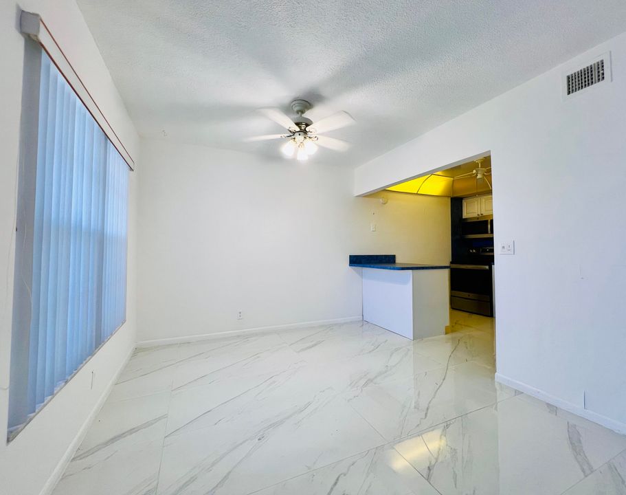 For Sale: $165,000 (2 beds, 2 baths, 1062 Square Feet)