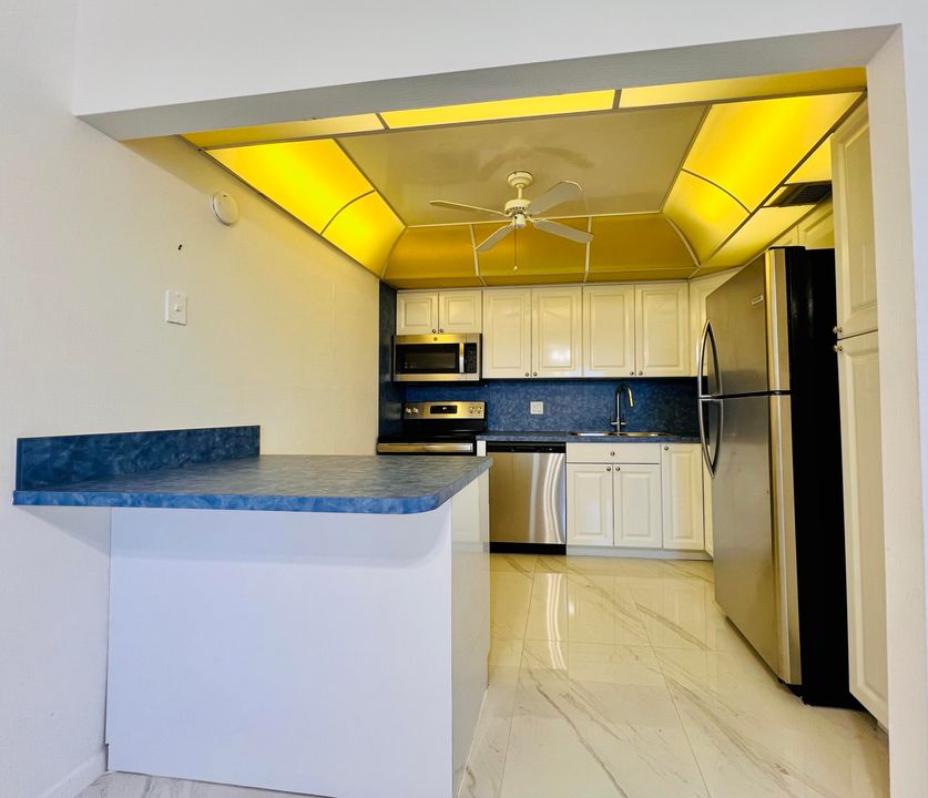 For Sale: $165,000 (2 beds, 2 baths, 1062 Square Feet)