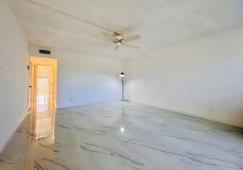 For Sale: $165,000 (2 beds, 2 baths, 1062 Square Feet)