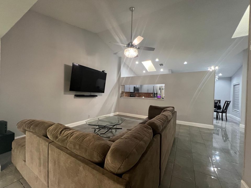 En Venta: $489,900 (2 camas, 2 baños, 1647 Pies cuadrados)