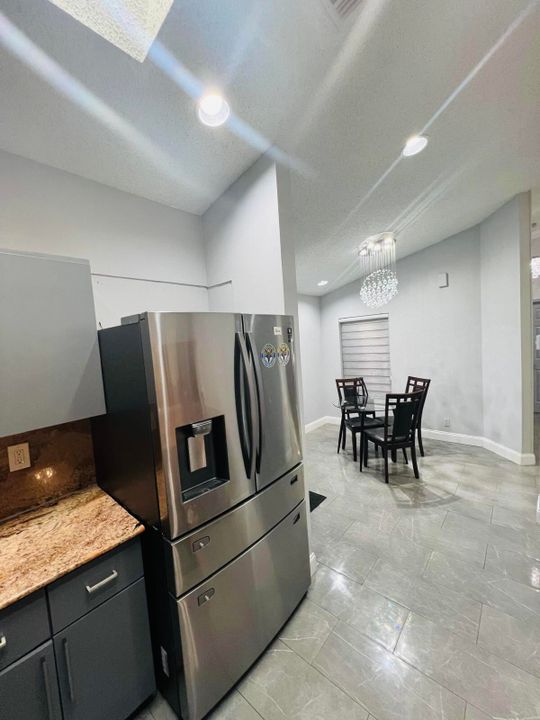 En Venta: $489,900 (2 camas, 2 baños, 1647 Pies cuadrados)