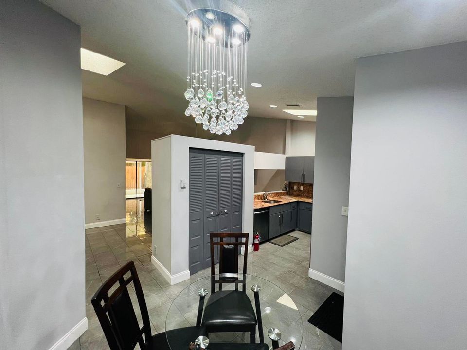 En Venta: $489,900 (2 camas, 2 baños, 1647 Pies cuadrados)