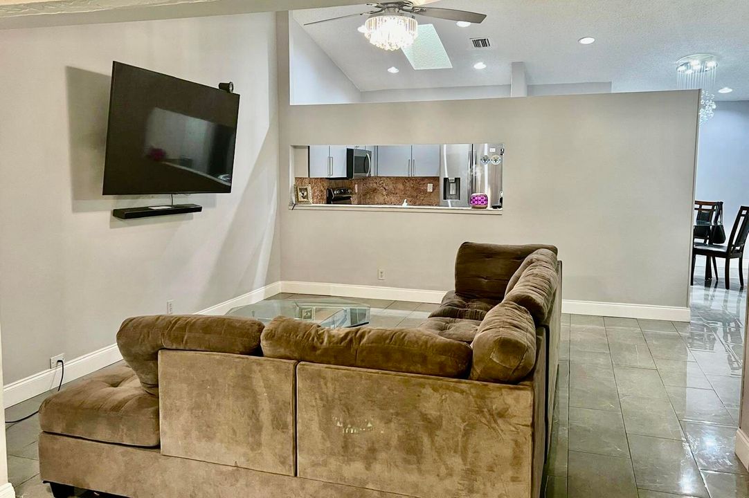 En Venta: $489,900 (2 camas, 2 baños, 1647 Pies cuadrados)